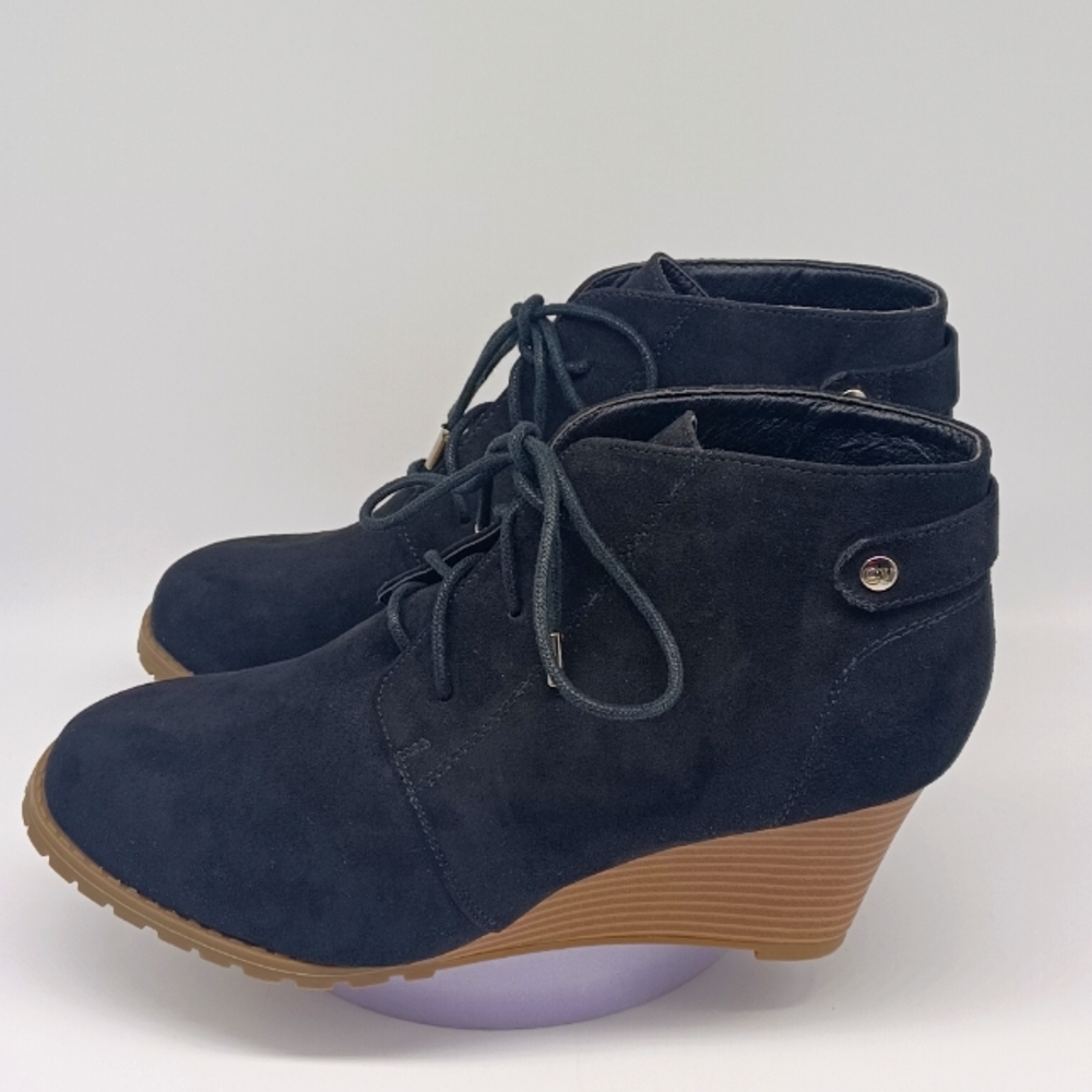 Gloria Vanderbilt Black Suede Wedge Heels Size: 8.5